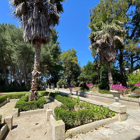 莱切Palazzo De Carlo E Il Parco Dei 7 Pozzi住宿加早餐旅馆 外观 照片