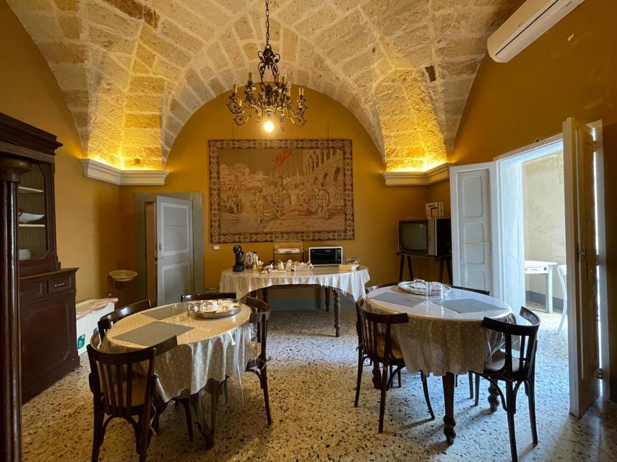 莱切Palazzo De Carlo E Il Parco Dei 7 Pozzi住宿加早餐旅馆 外观 照片