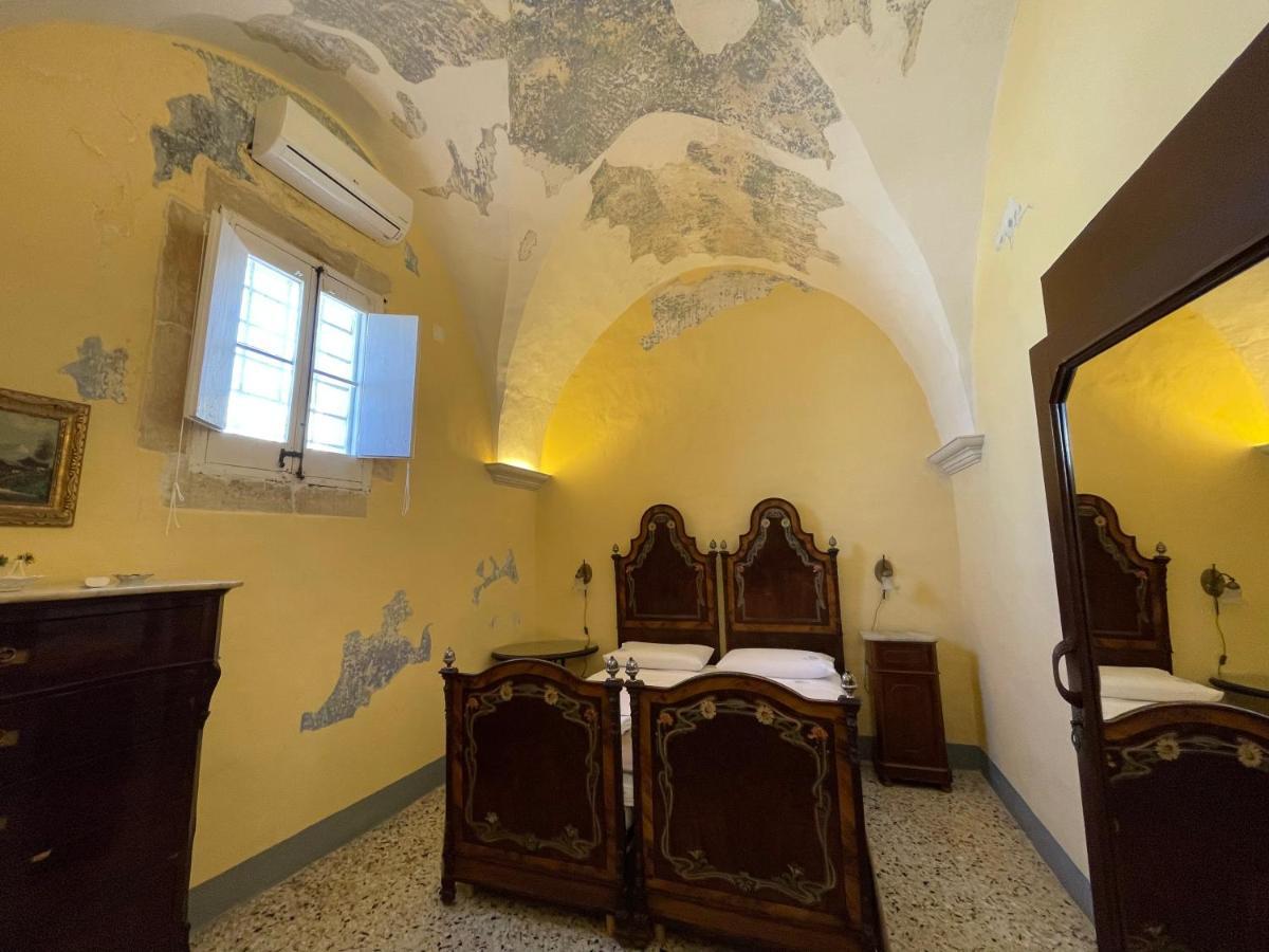 莱切Palazzo De Carlo E Il Parco Dei 7 Pozzi住宿加早餐旅馆 外观 照片