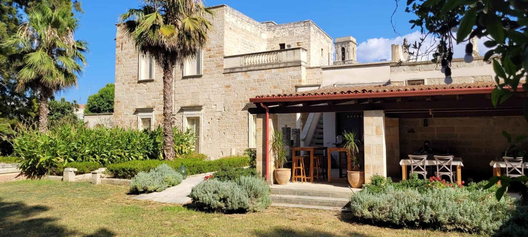 莱切Palazzo De Carlo E Il Parco Dei 7 Pozzi住宿加早餐旅馆 外观 照片