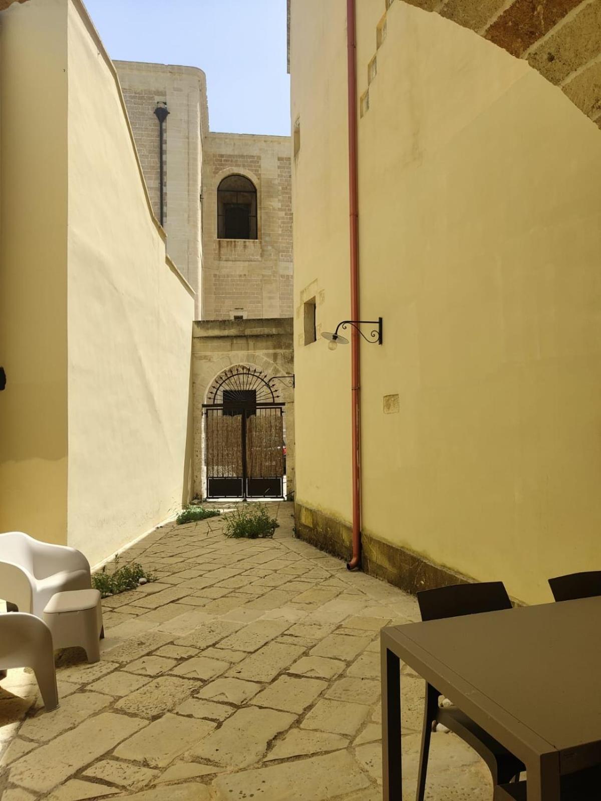 莱切Palazzo De Carlo E Il Parco Dei 7 Pozzi住宿加早餐旅馆 外观 照片