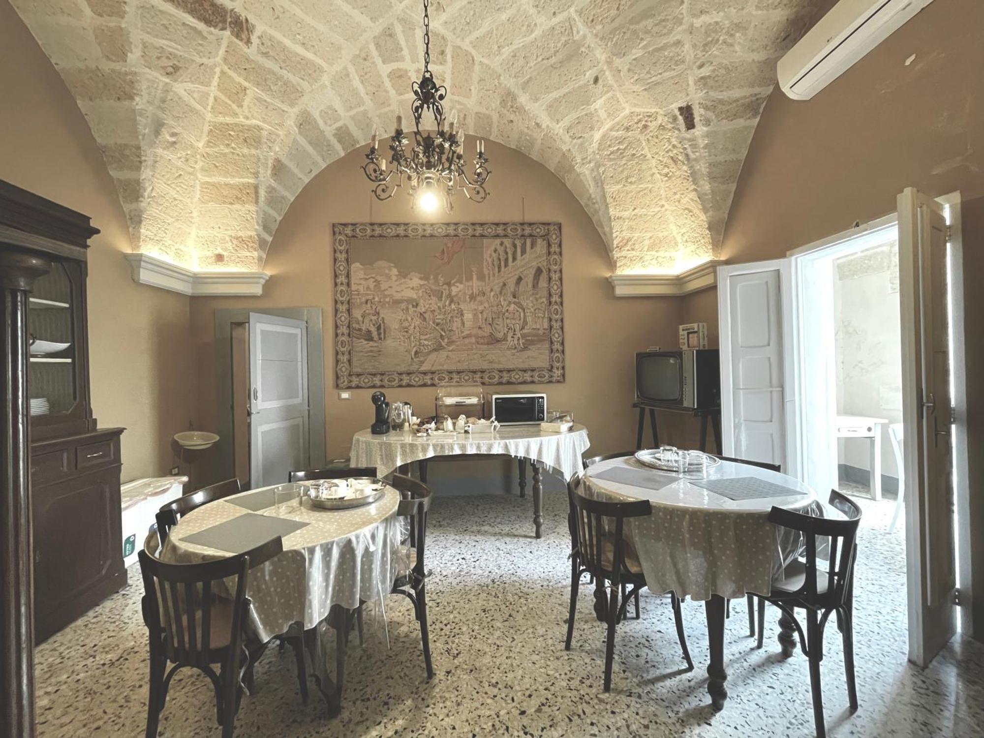 莱切Palazzo De Carlo E Il Parco Dei 7 Pozzi住宿加早餐旅馆 外观 照片